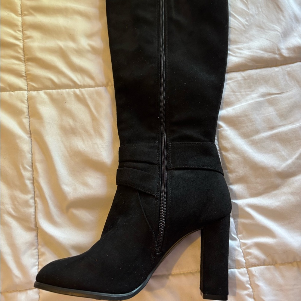 Black knee high boots - Picture 3 of 5